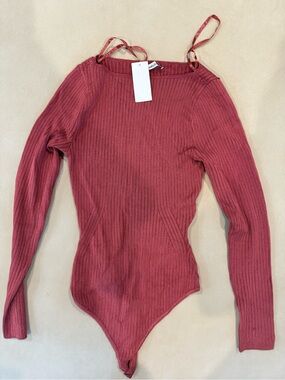 Abercrombie & Fitch Ribbed Cold-Shoulder Bodysuit in Dusty Rose